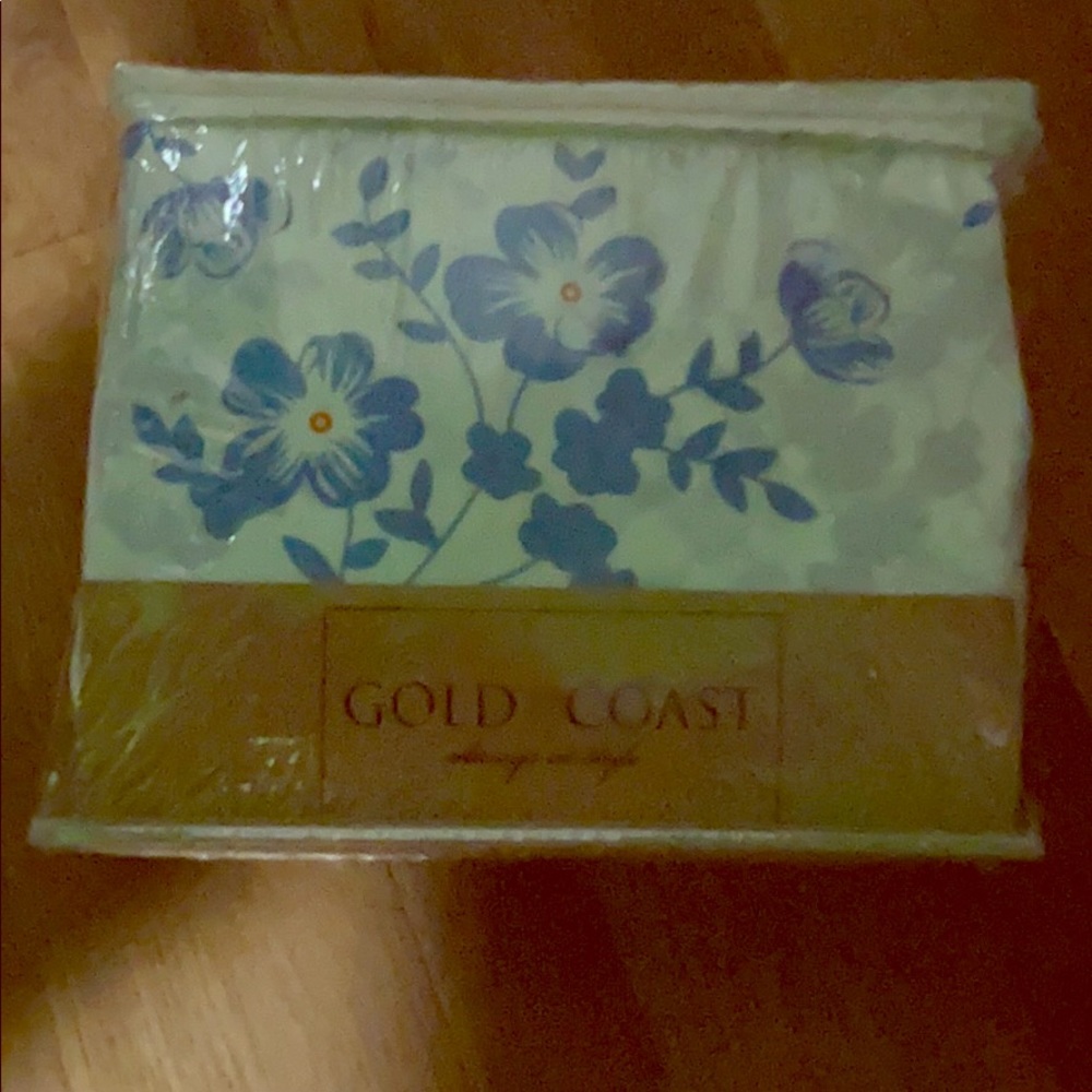 Gold Coast twin sheet set.